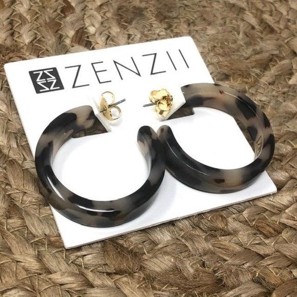 Zenzii Gold Tone Acetate Tortoise Hoop Earrings - Picture 5 of 6